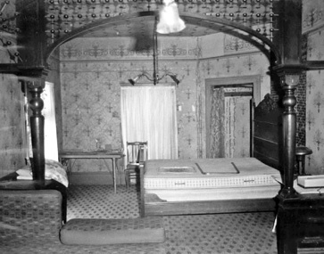 Utica Mansion bedroom above the parlor